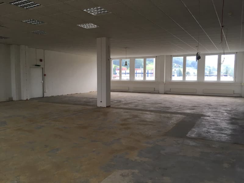Locaux de bureau aux 2e et 3e étages dans le parc industriel et commercial de Schwerzi à louer (10)