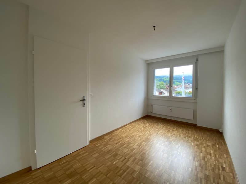 gemütliche 4.5 - Zimmerwohnung an zentraler Lage im steuergünstigen Freienbach (5)