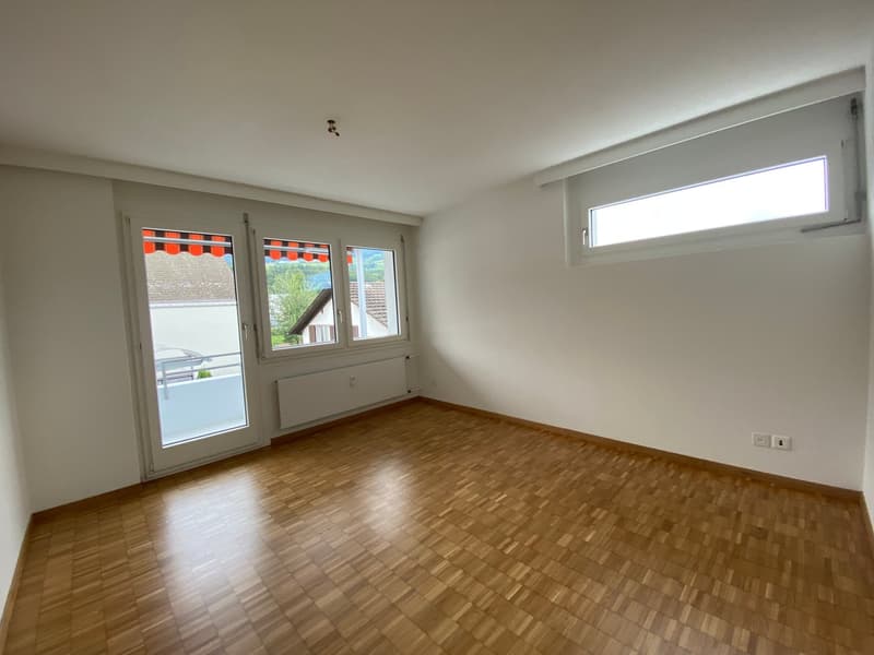 gemütliche 4.5 - Zimmerwohnung an zentraler Lage im steuergünstigen Freienbach (4)