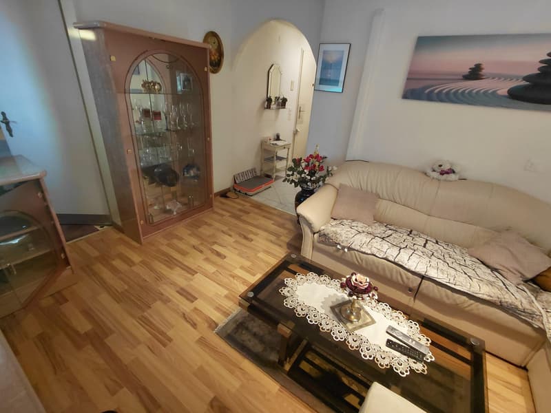 Wohnzimmer mit Laminatboden