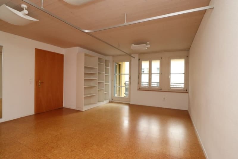2.5 Zimmer-Wohnung mit Lift und Balkon/Loggia (2)