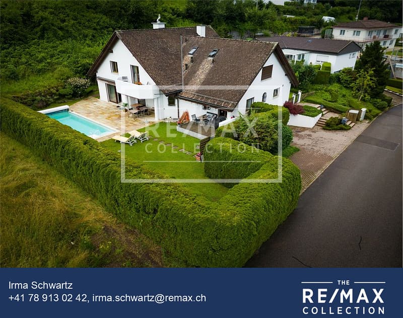 Villa im Landhausstil mit Pool und Einlieger-Maisonette