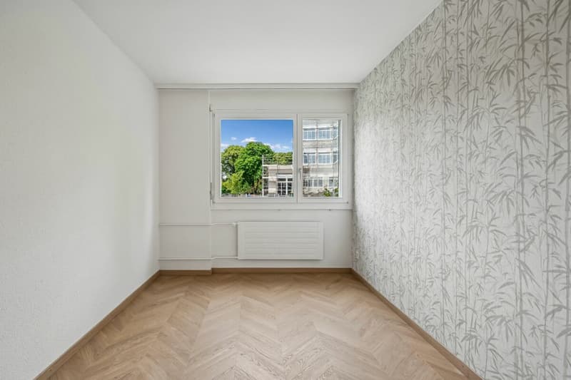 Stylisch renovierte 3½-Zimmer-Wohnung mit Balkon und grünem Ausblick (8)
