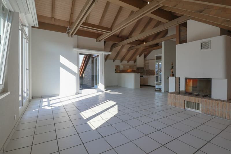 Wohnen auf zwei Ebenen - 4½-Zimmer-Maisonette mit Cheminée, Sauna und sonnigem Balkon (2)