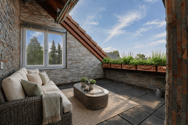 Wohnen auf zwei Ebenen - 4½-Zimmer-Maisonette mit Cheminée, Sauna und sonnigem Balkon (5)