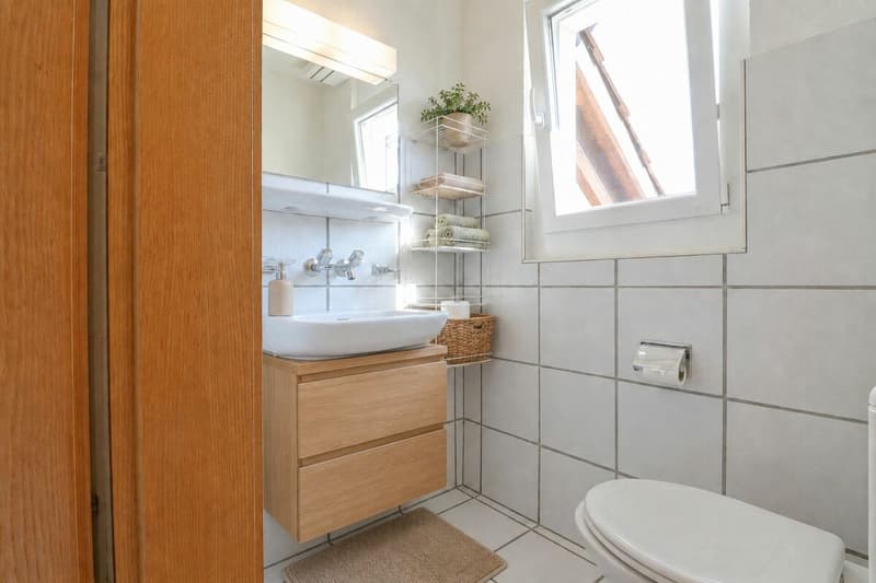 Wohnen auf zwei Ebenen - 4½-Zimmer-Maisonette mit Cheminée, Sauna und sonnigem Balkon (9)