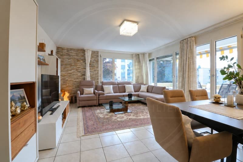 Renovierte 4-Zimmer-Wohnung in familienfreundlichem Wohnquartier (1)