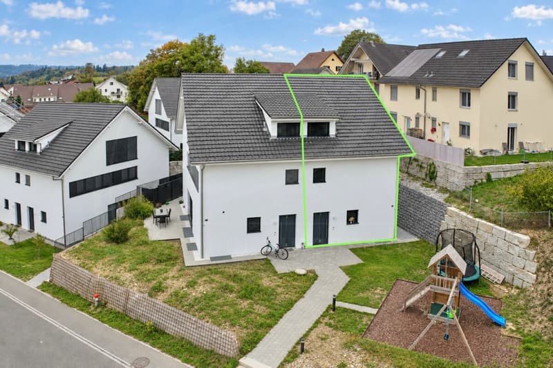 Grosszügiges Doppeleinfamilienhaus mit viel Platz für die ganze Familie in Birrhard (13)