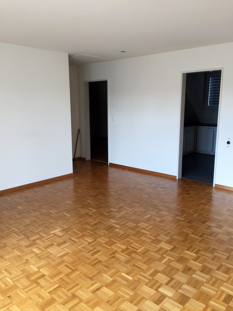 Sonnige 3.5-Zimmer-Wohnung mit Balkon in Obfelden (3)