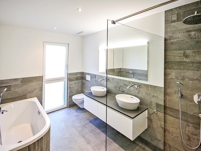traumhafte 4.5 Zimmer Wohnung mit herrlicher Weitsicht und vielen Parkplätzen (7)
