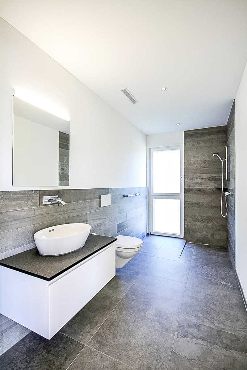 traumhafte 4.5 Zimmer Wohnung mit herrlicher Weitsicht und vielen Parkplätzen (8)