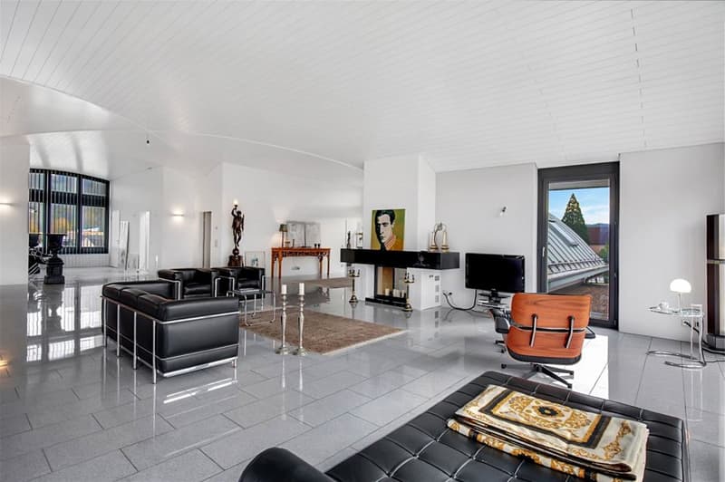 exklusive 3.5 - 5.5 Zi-Dachwohnung 246 m² NWF, 4 Terrassen, im Zentrum, Doppelgarage, Lift, Aussicht (2)