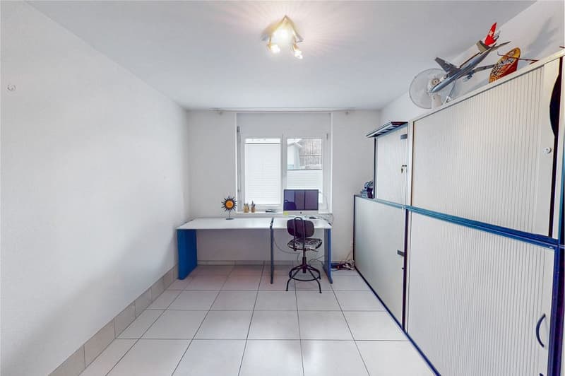 5.5-room apartment, elevator, underground parking space included, lake view, glazed balcony, large kitchen (11)
