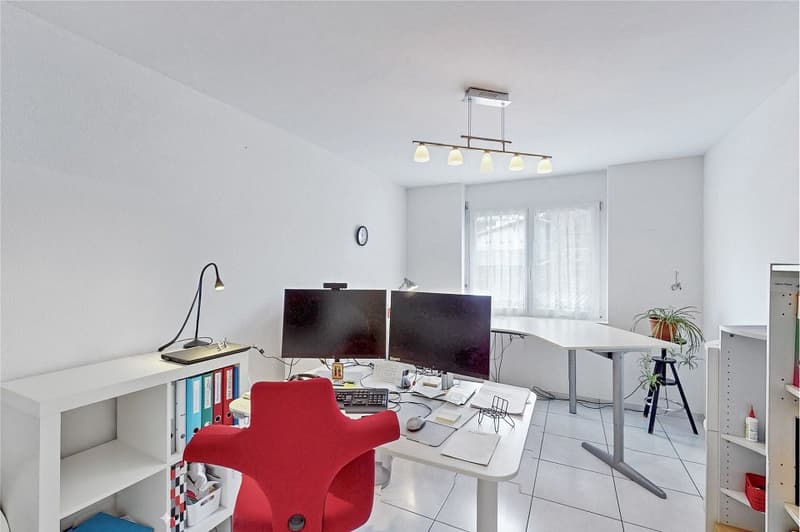 5.5-room apartment, elevator, underground parking space included, lake view, glazed balcony, large kitchen (12)