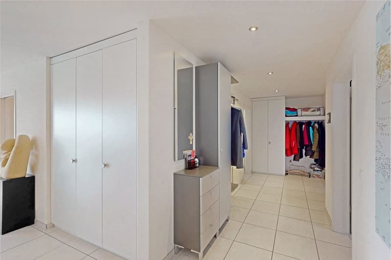 5.5-room apartment, elevator, underground parking space included, lake view, glazed balcony, large kitchen (8)