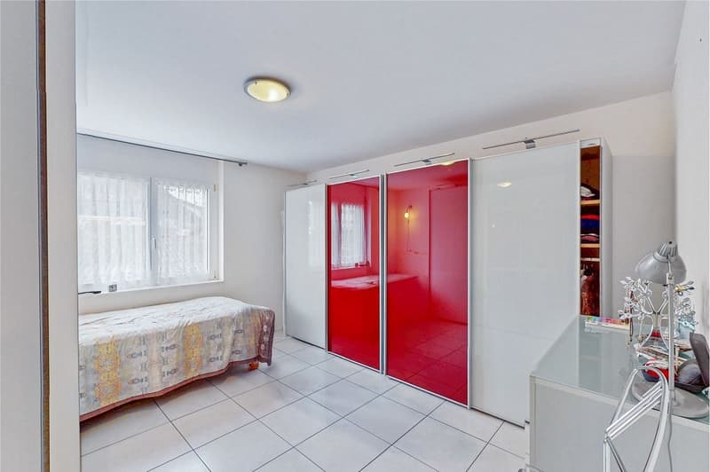 5.5-room apartment, elevator, underground parking space included, lake view, glazed balcony, large kitchen (13)