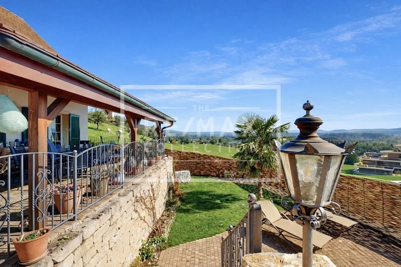 6.5++ Zi-Landhaus, WF 210 m², terrassierte Gartenanlage, Pool, Pergola, 760 m² GF, Panoramaweitsicht (5)