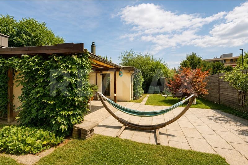 Familienglück in begehrter Wohnlage  Charmantes 5.5-Zimmer-Einfamilienhaus mit sonnigem Garten (9)