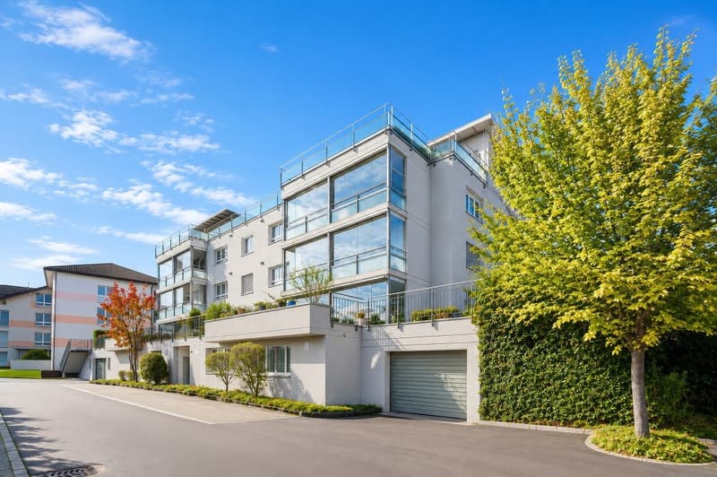 5½ Zi-Wohnung, Lift, Tiefgaragenplatz inklusive, Seesicht, verglaster Balkon, grosse Küche (3)