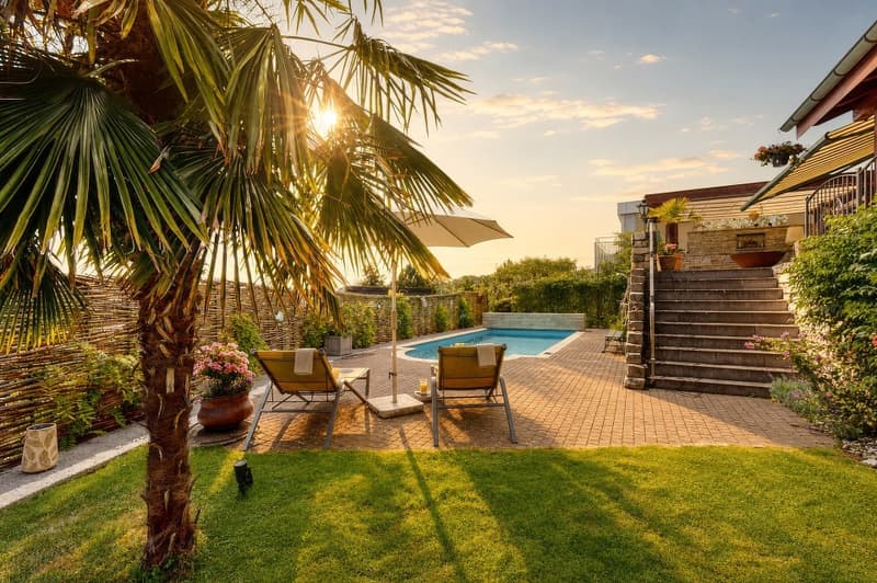 6.5++ Zi-Landhaus, WF 210 m², terrassierte Gartenanlage, Pool, Pergola, 760 m² GF, Panoramaweitsicht (5)
