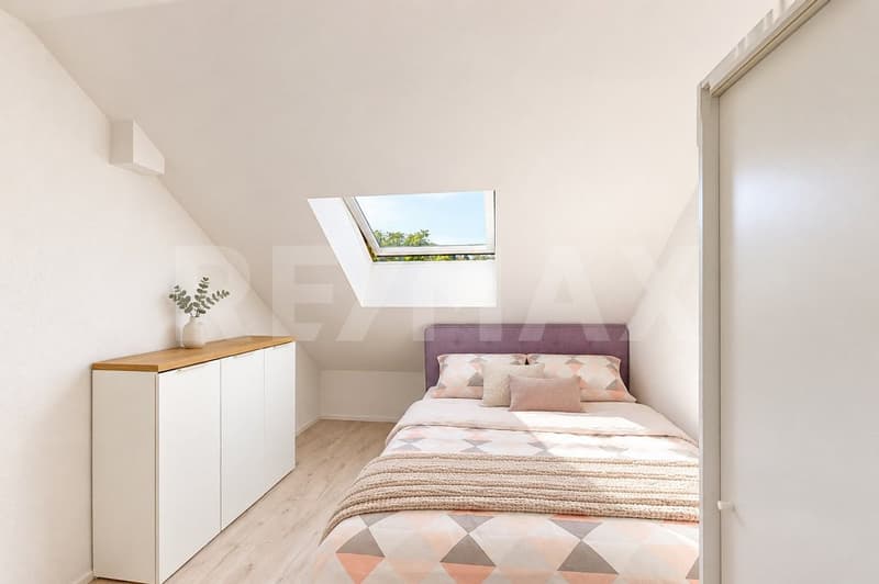 Charmante 3.5-Zimmer-Dachwohnung mit Cheminée und Balkon in Kölliken (2)