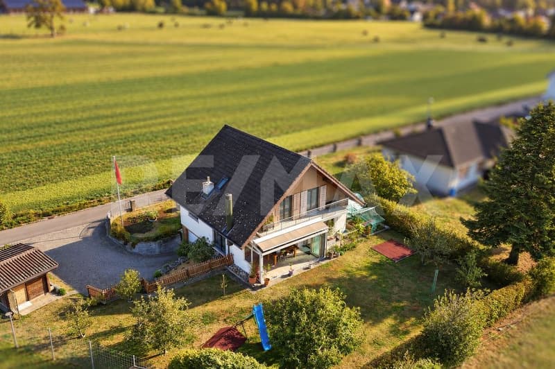 Familienfreundliches 6.5-Zimmer-Haus mit viel Platz, grossem Garten und Weitsicht (1)