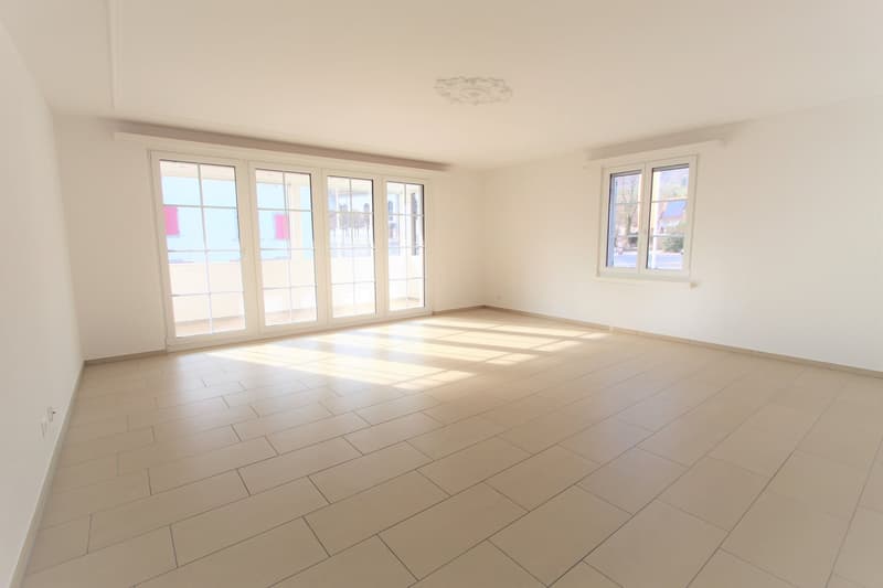 VIEL PLATZ IN IHREM NEUEN ZUHAUSE - Grosszügige 4.5-Zimmer-Maisonettewohnung zu vermieten. (8)