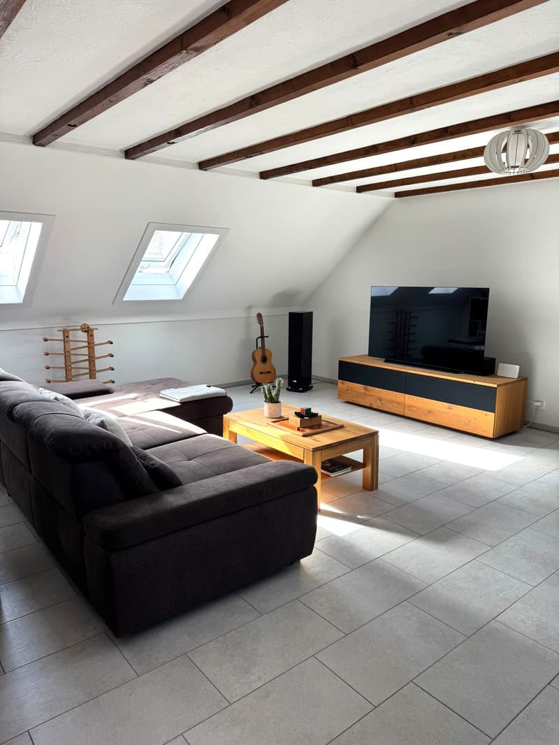 VIEL PLATZ IN IHREM NEUEN ZUHAUSE - Grosszügige 3.5-Zimmer-Dachwohnung zu vermieten. (9)