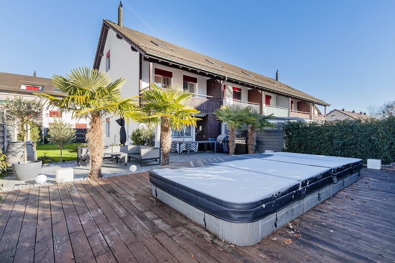 Wooden deck, large jacuzzi, tropical palm trees, garden area with grass and shrubbery
