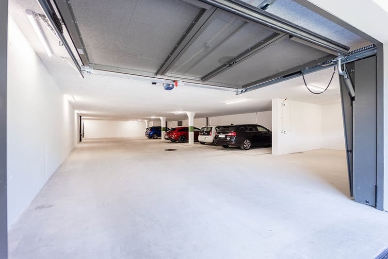 Attraktive, geschützte Motorradparkplätze in neuer Tiefgarage zu verkaufen (3)