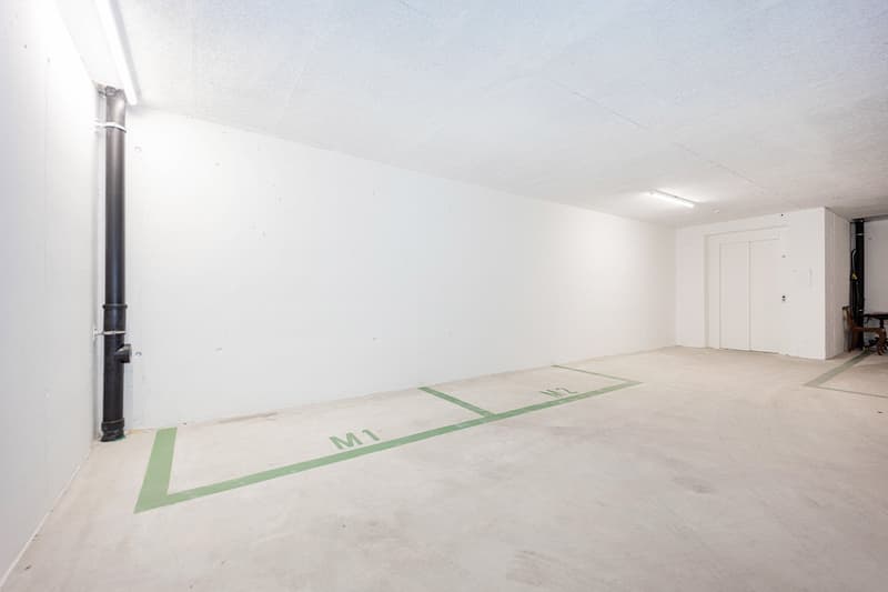 Attraktive, geschützte Motorradparkplätze in neuer Tiefgarage zu verkaufen (1)