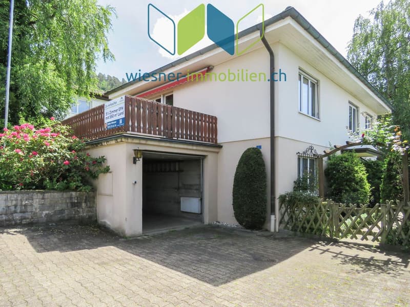 Eingangsbereich und Garage