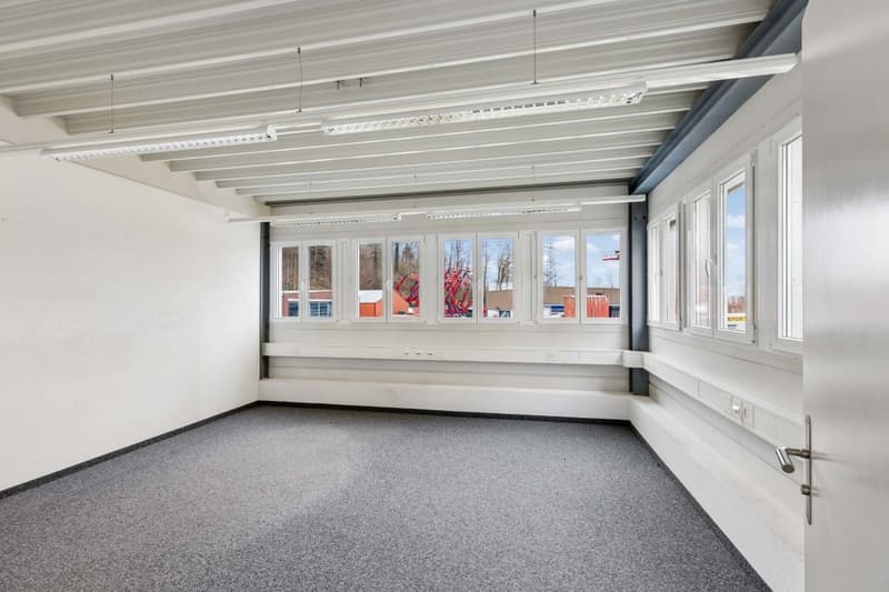 empty room, white walls, gray carpet, large windows, metal ceiling