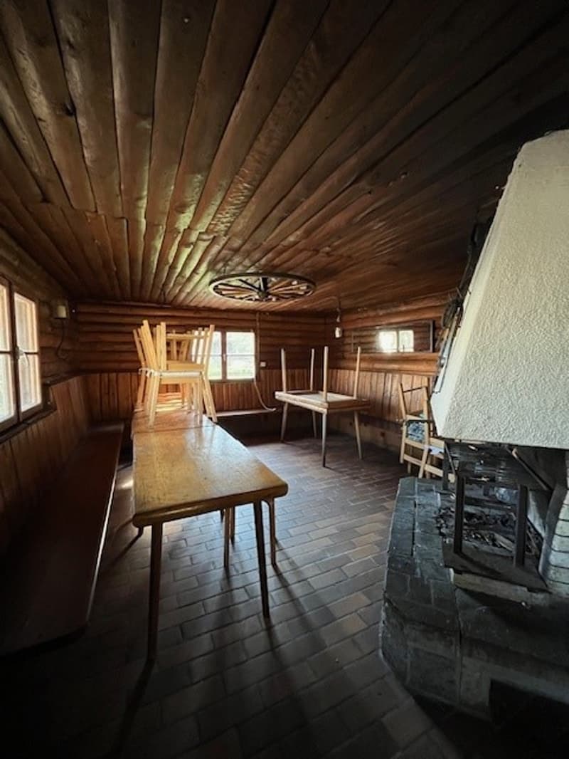 Idyllische Blockhütte im Grünen (8)