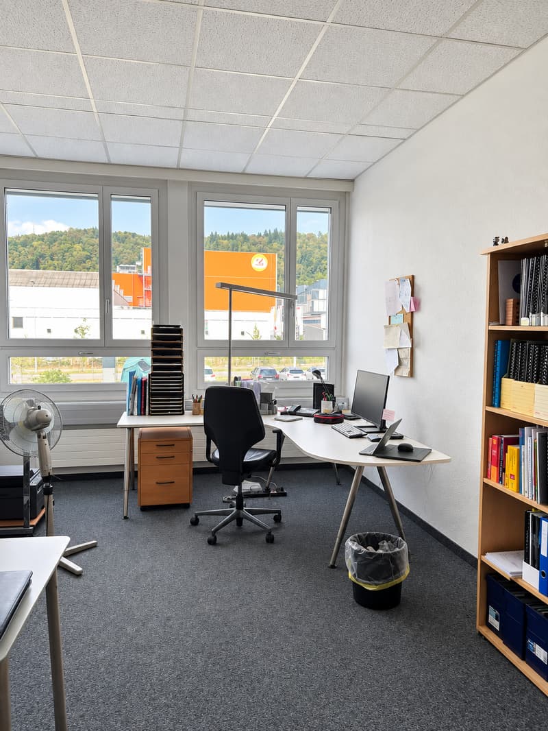 Helles Büro im 1. OG – modern & verkehrsgünstig in Spreitenbach (4)