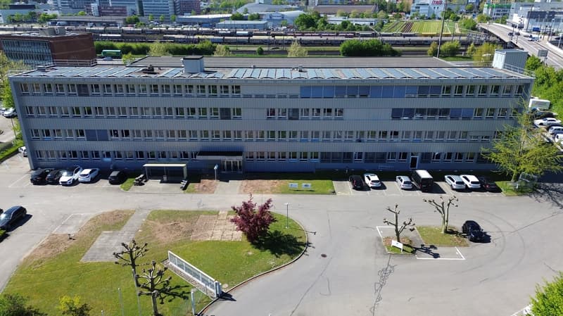 Helles Büro im 1. OG – modern & verkehrsgünstig in Spreitenbach (2)