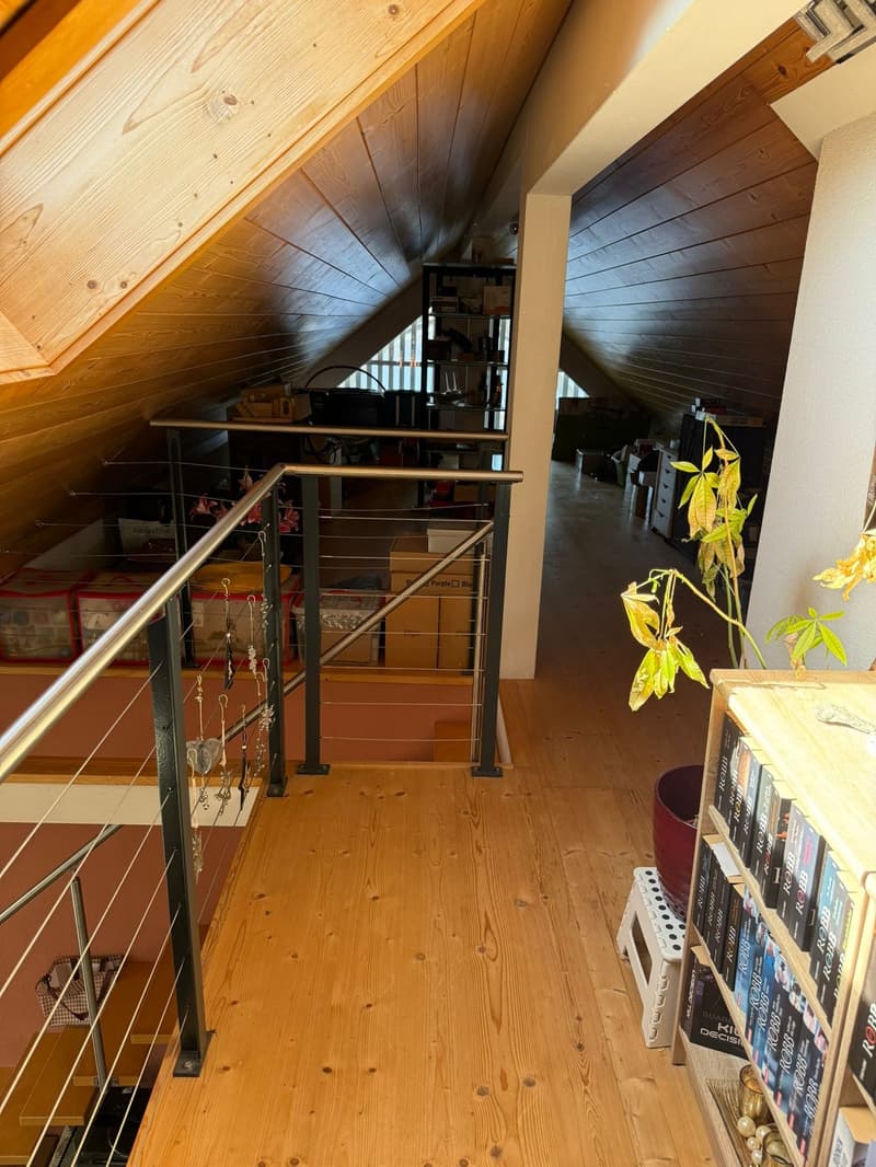 Appartement en duplex de 4,5 pièces avec jardin d'hiver, stockage en comble et espaces extérieurs spacieux (12)
