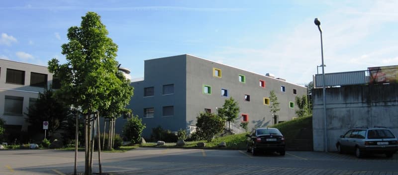 Modern 3.5-room apartment with private courtyard, underground parking included and top equipment in Zelgweg (12)