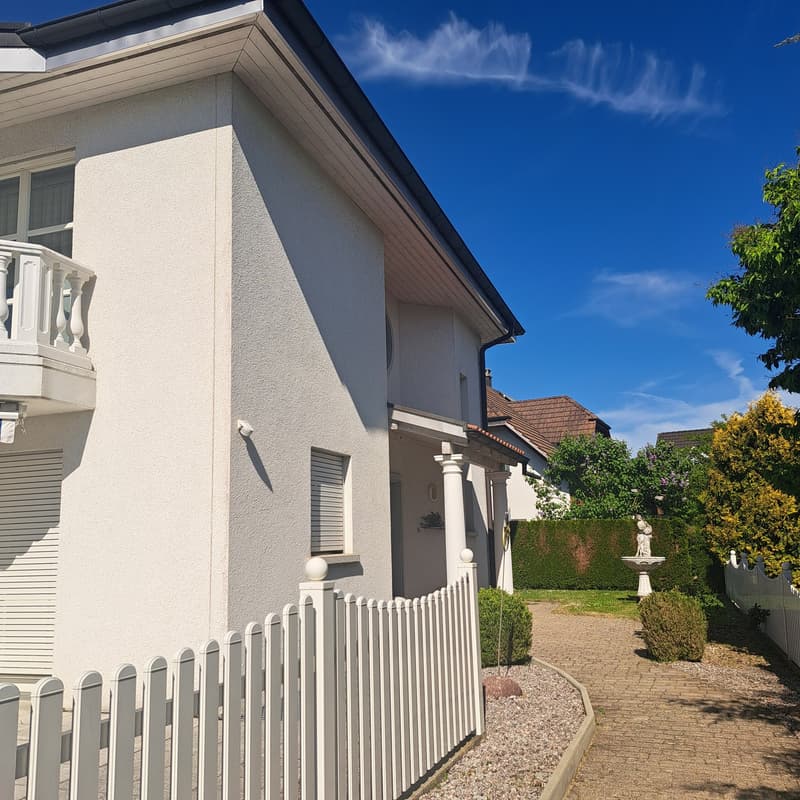 Exklusives Wunderschönes Einfamilienhaus mit viel Platz, Garten in Niederhasli (3)