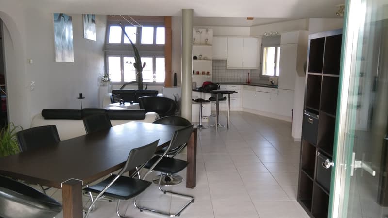Attraktive 4.5-Mais.-Zimmerwohnung im Eigentumsstandart zu verkaufen (2)