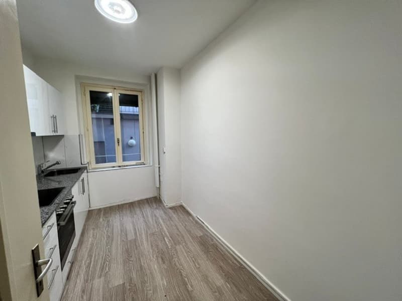 Schöne zentrale 3-Zimmerwohnung im 1. OG zu vermieten (6)