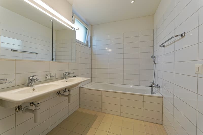 Gelgenheit in Oberrohrdorf: 4.5 Zimmer Gartenwohnung (8)