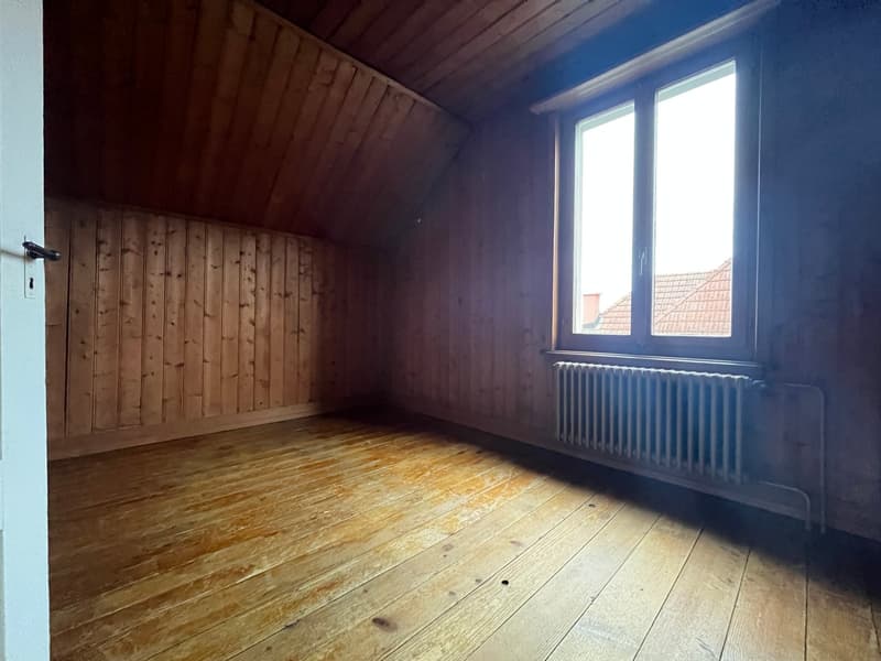 Grosse 2.5-Zimmer-Dachwohnung (ohne Balkon) mit kleinem Gartenabteil (7)