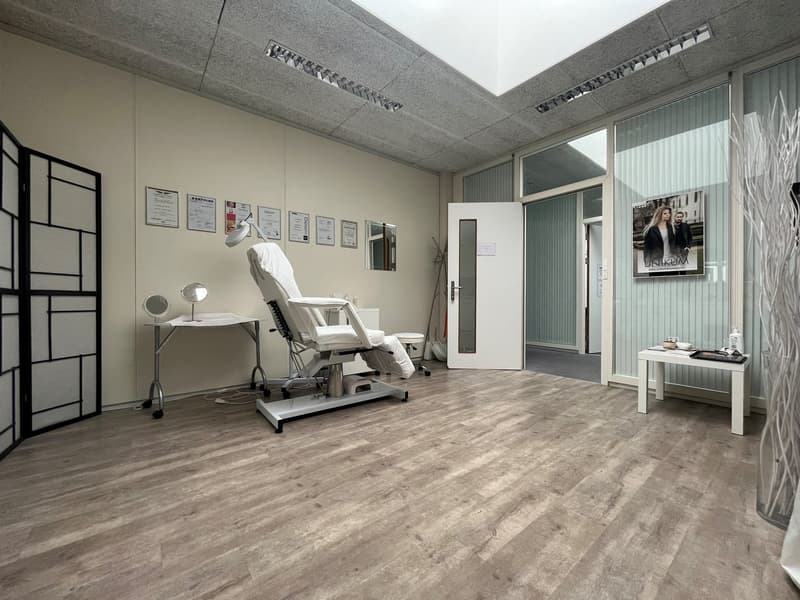Kleine Büro oder Gewerbefläche mit Küche (4)