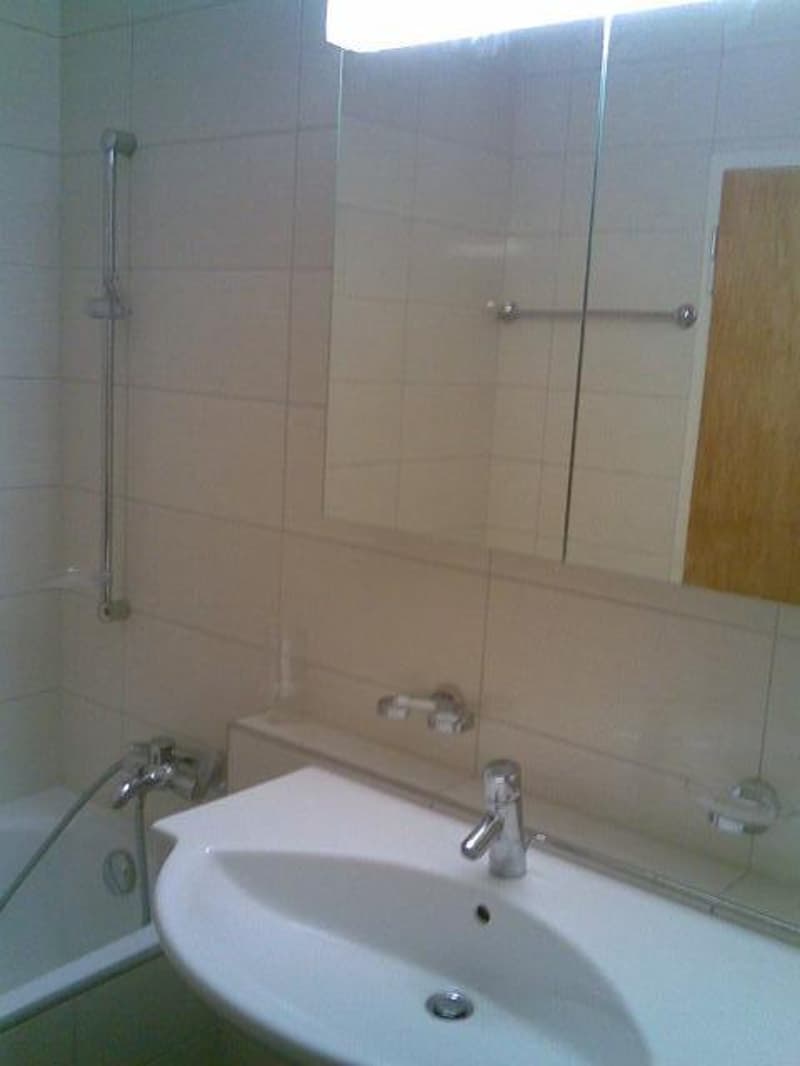 Charmant appartement duplex 3.5 pièces à Biel avec balcon et cheminée (7)