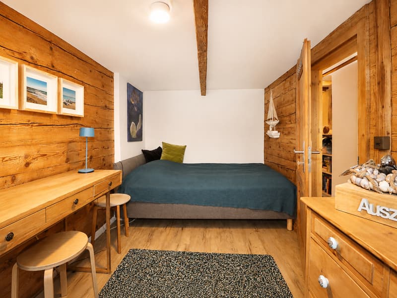 Zimmer mit Büro im OG