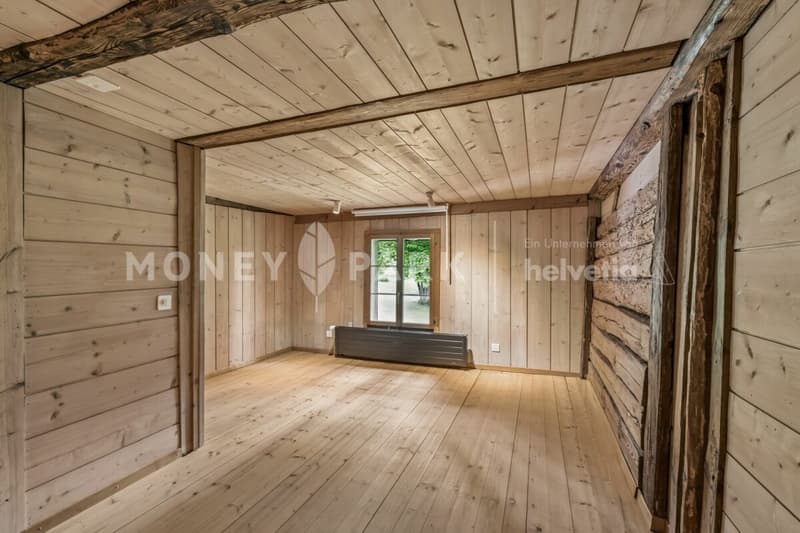 9.5-room country house with barns, spacious garden and great potential (10)
