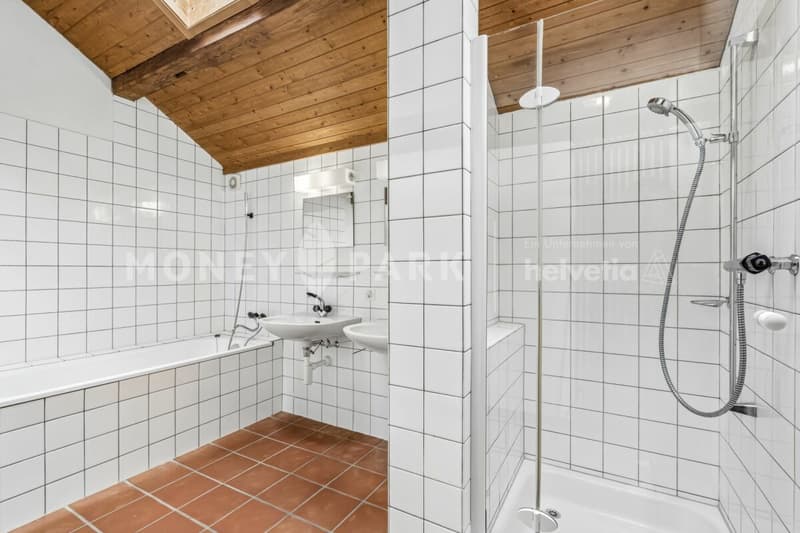 9.5-room country house with barns, spacious garden and great potential (7)
