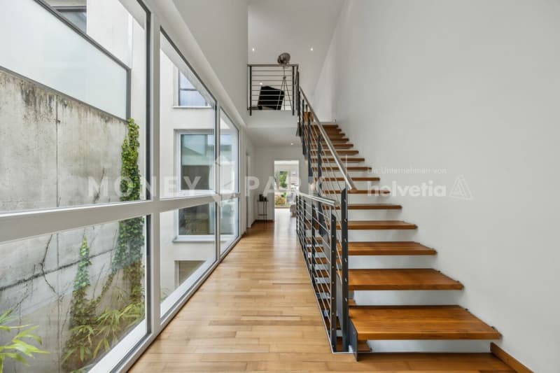 Modernes Reihenhaus mit Atrium, Terrasse und Garten (4)