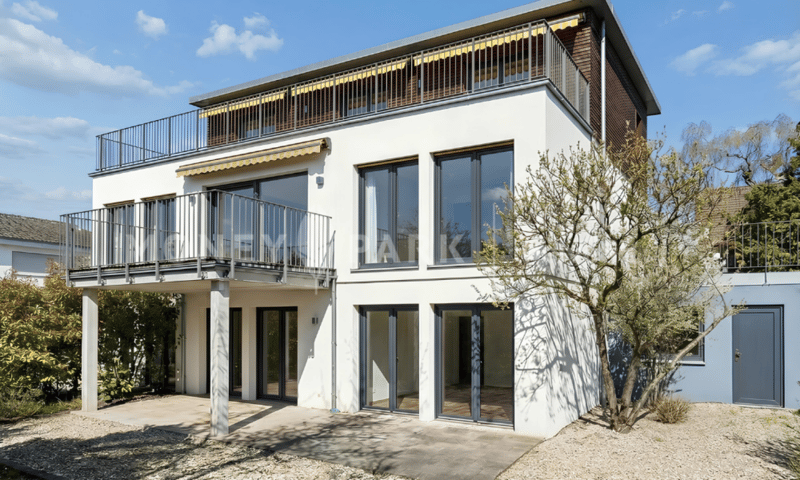 Attractive multi-family house with flexible usage options (1)